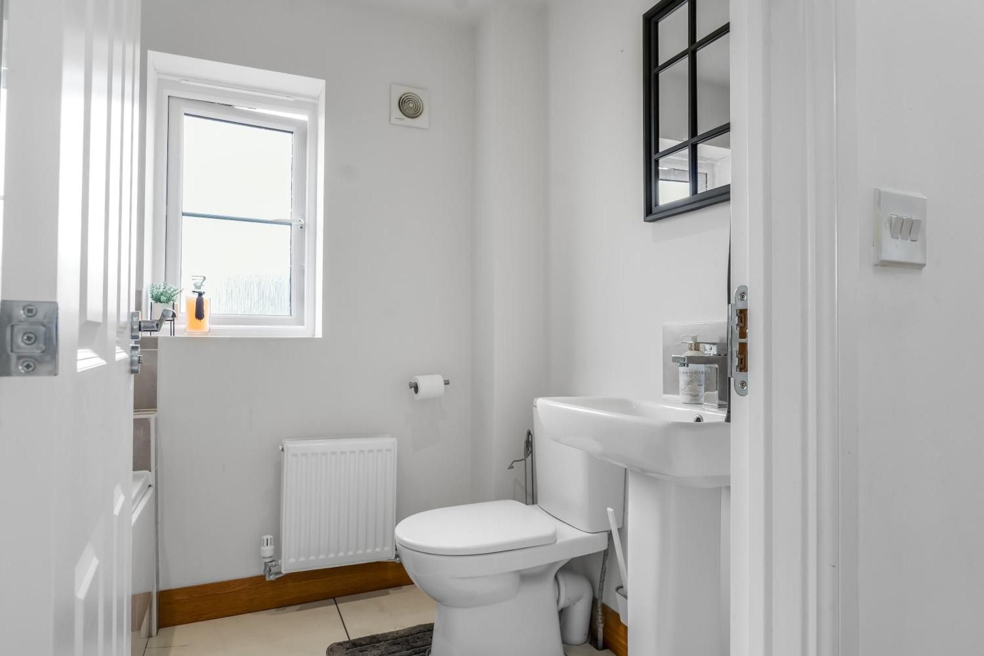 Luxurious 4 Bedroom House Liverpool Exterior photo